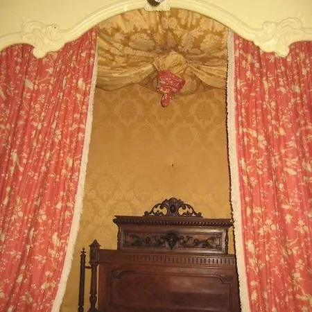 Chateau De Villette Monument Historique Holiday home Glaire-et-Villette
